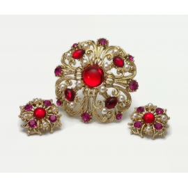 Vintage Purple Crystals Red Glass Cabochons Faux Pearls Gold Brooch Clip On Earrings Set Ornate Openwork Rhinestone Pin & Clip Ons Gold brooch pin and clip earrings set red and purple glass and pearls