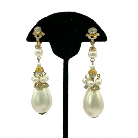Vintage Pearl Drop Earrings Long 3 inch Clip on Earrings with Pearls and Clear Rhinestones Chandelier Clip on Earrings Vintage Pearl Drop Earrings Long 3 inch Clip on Earrings Pearls and Rhinestones