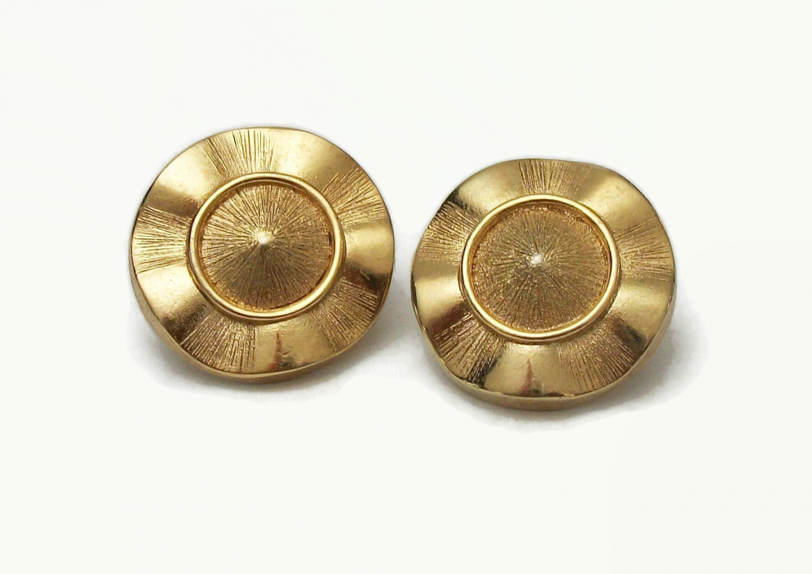 Vintage Crown Trifari Gold Clip on Earrings Wavy Round Textured Gold ...