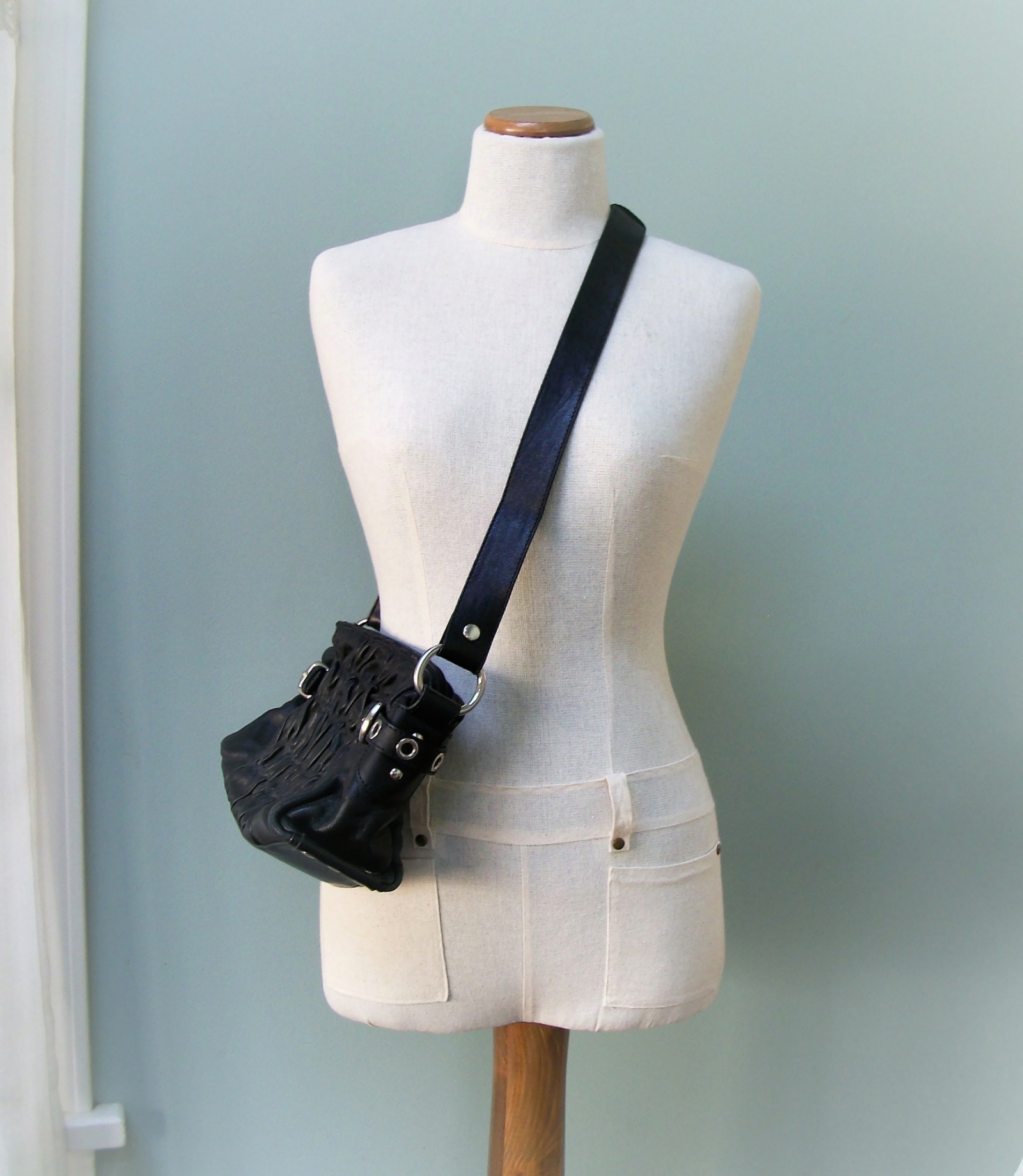 Nuovedive Black Italian Leather Handbag Shoulder Bag Crossbody Bag Adjustable Strap Ruched Soft Genuine Leather Purse Made in Italy Felt in My Heart Vintage