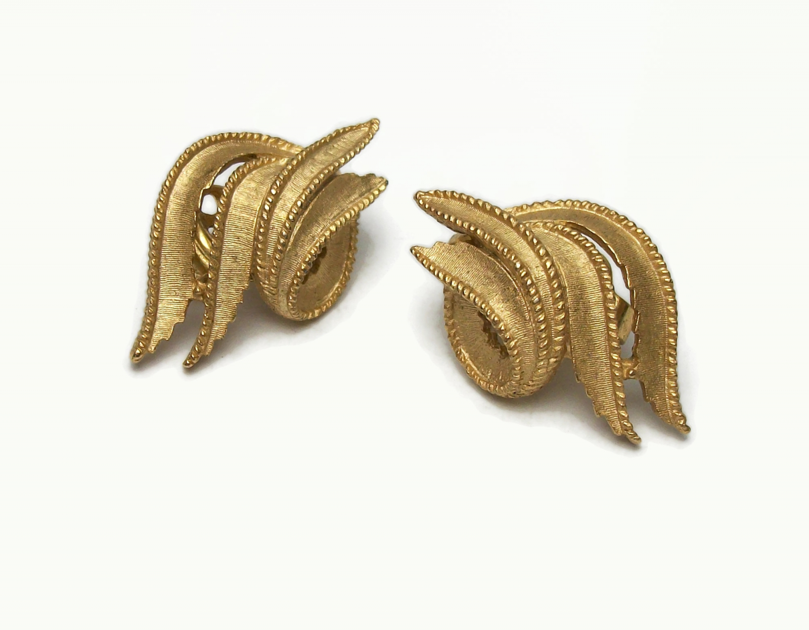 Vintage Crown Trifari Abstract Brushed Gold Brutalist Clip on Earrings ...