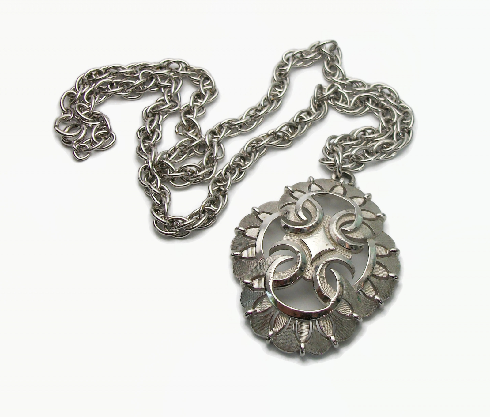 Trifari heart deals necklace