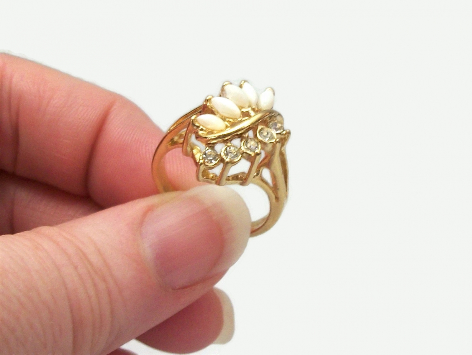 Uncas gold ring best sale