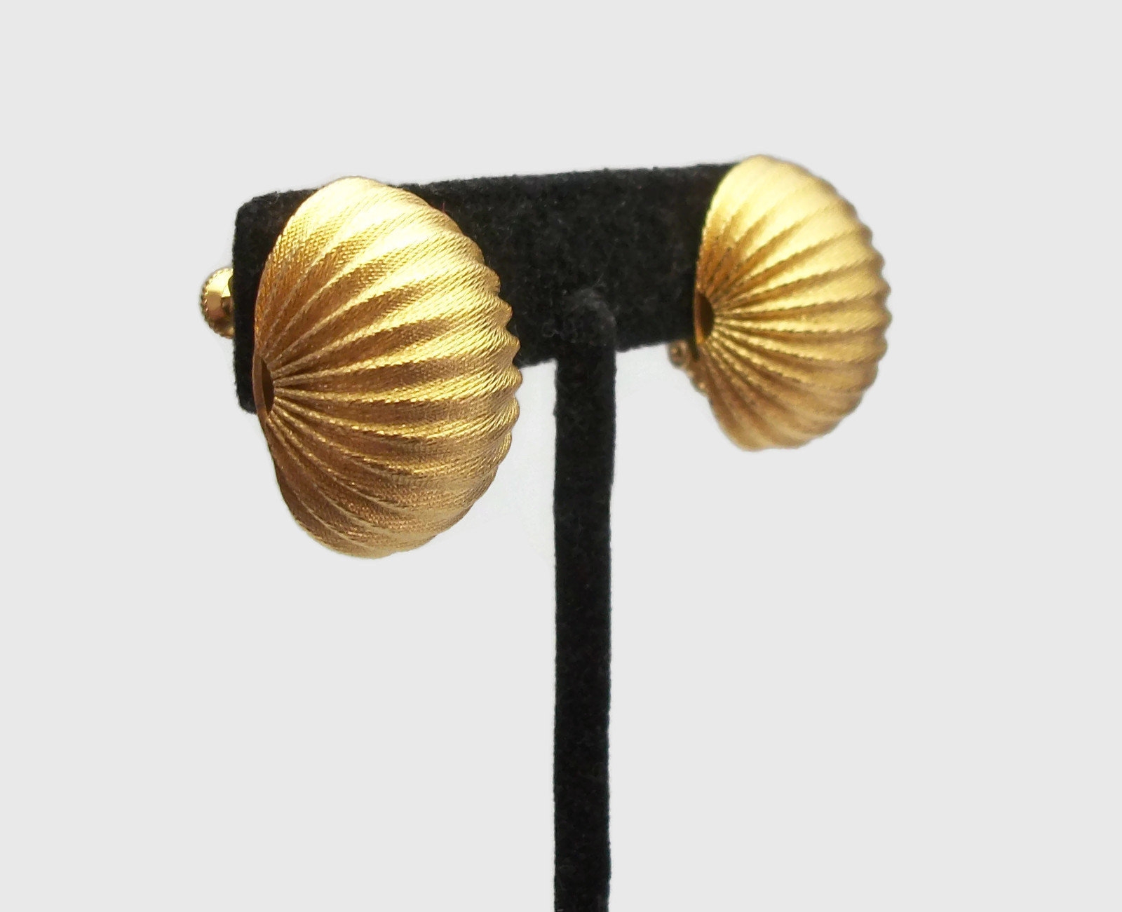 Napier clip hotsell on earrings vintage