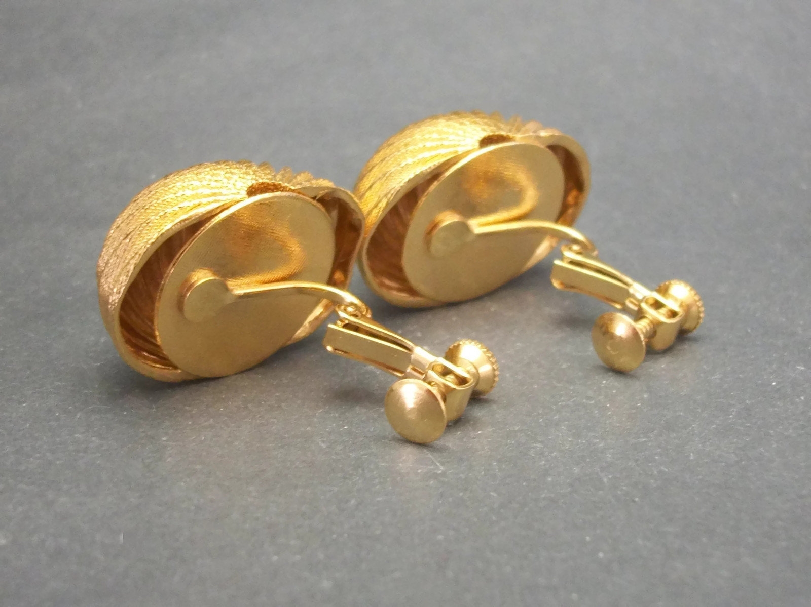 Vintage Napier Gold Tone Ribbed Oval Dome Clip on Earrings with