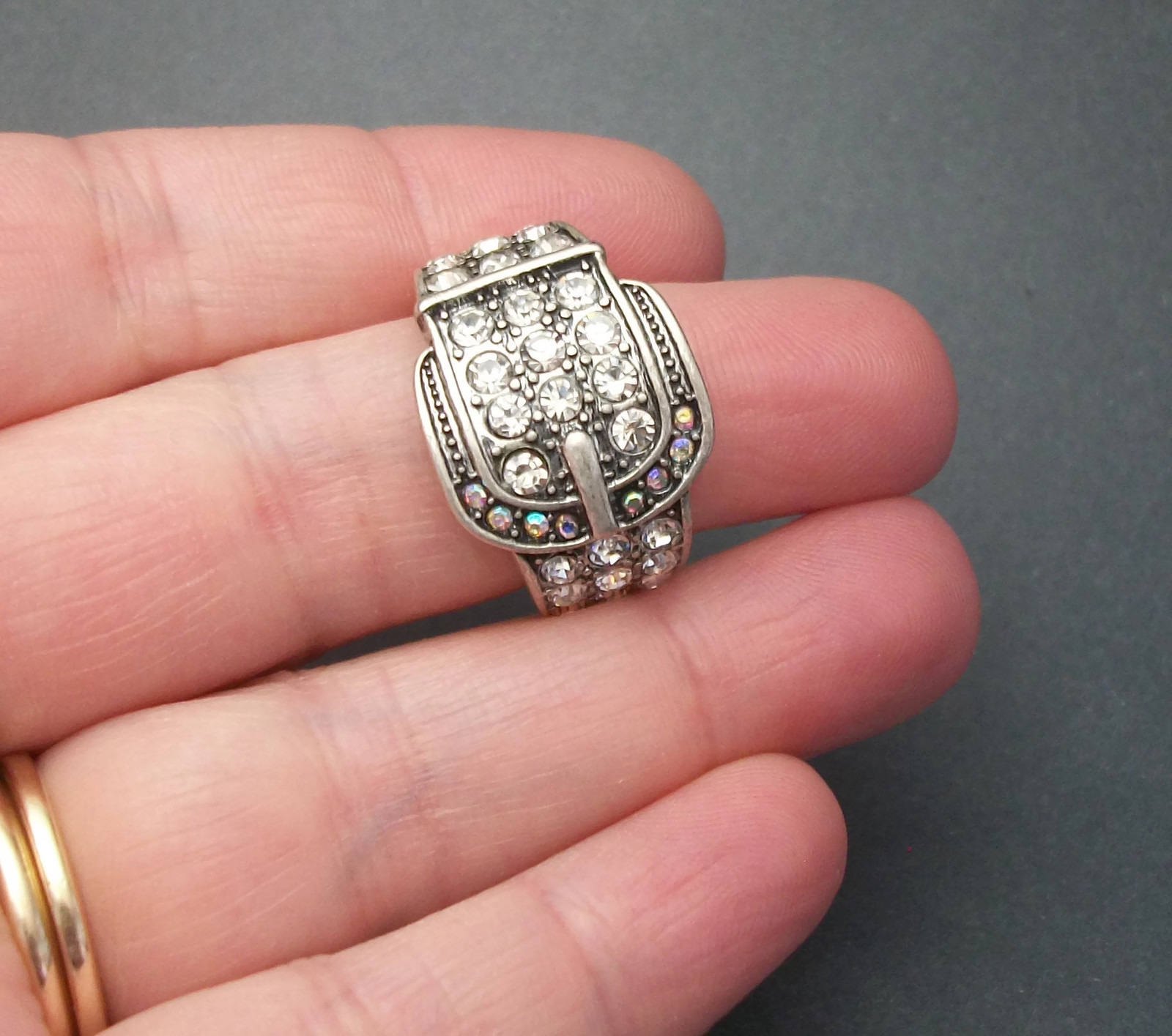 Ab crystal ring outlet