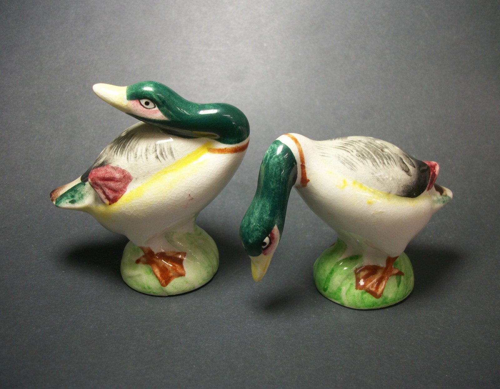 Duck salt and pepper shakers top