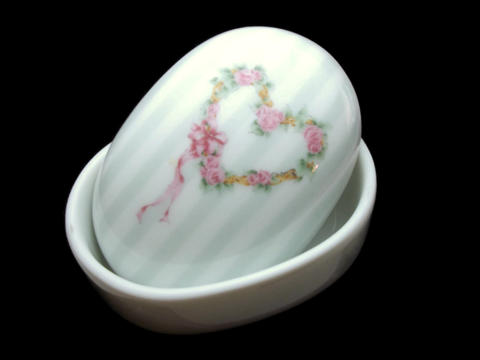 Otagiri Rose Bouquet Porcelain Trinket Box