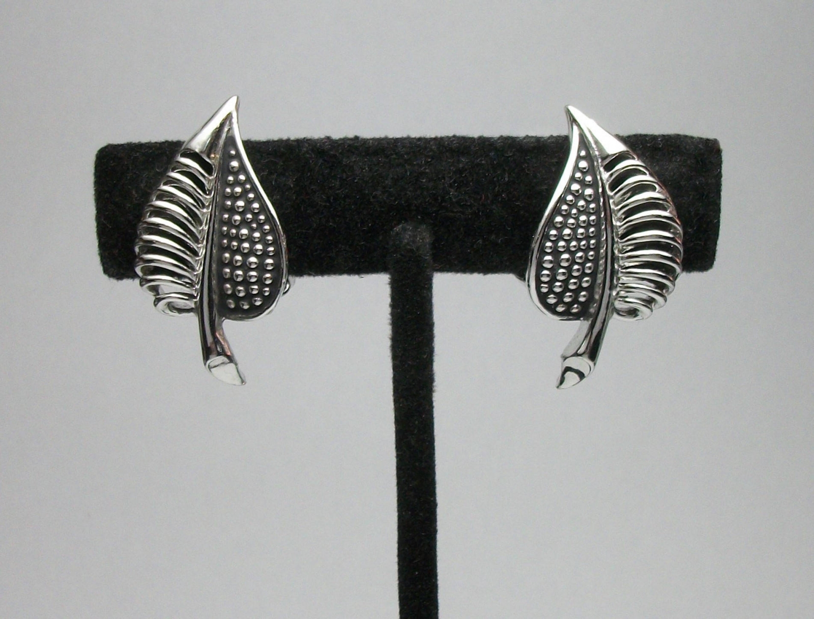 Vintage Silver Metal Leaf Clip on Earrings Stylish Rhodium Plated