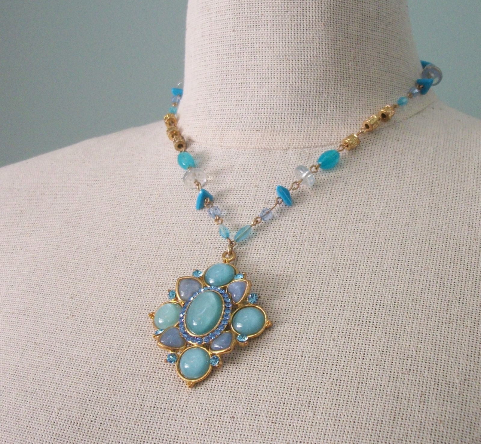 Vintage Blue Moonglow Medallion Pendant Necklace Gold Tone Shades of ...