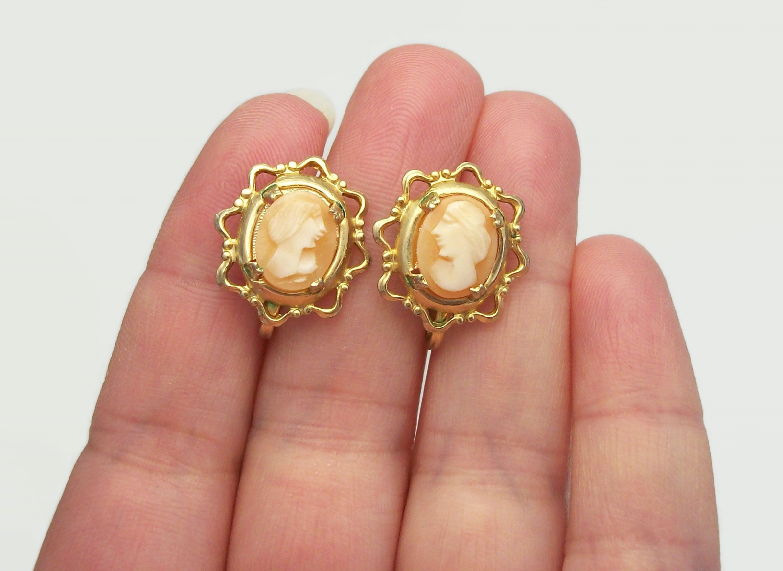 Vintage Genuine Carved Shell Cameo Screw Back Earrings Small Dainty Screwback Clip on Earrings Felt in My Heart Vintage