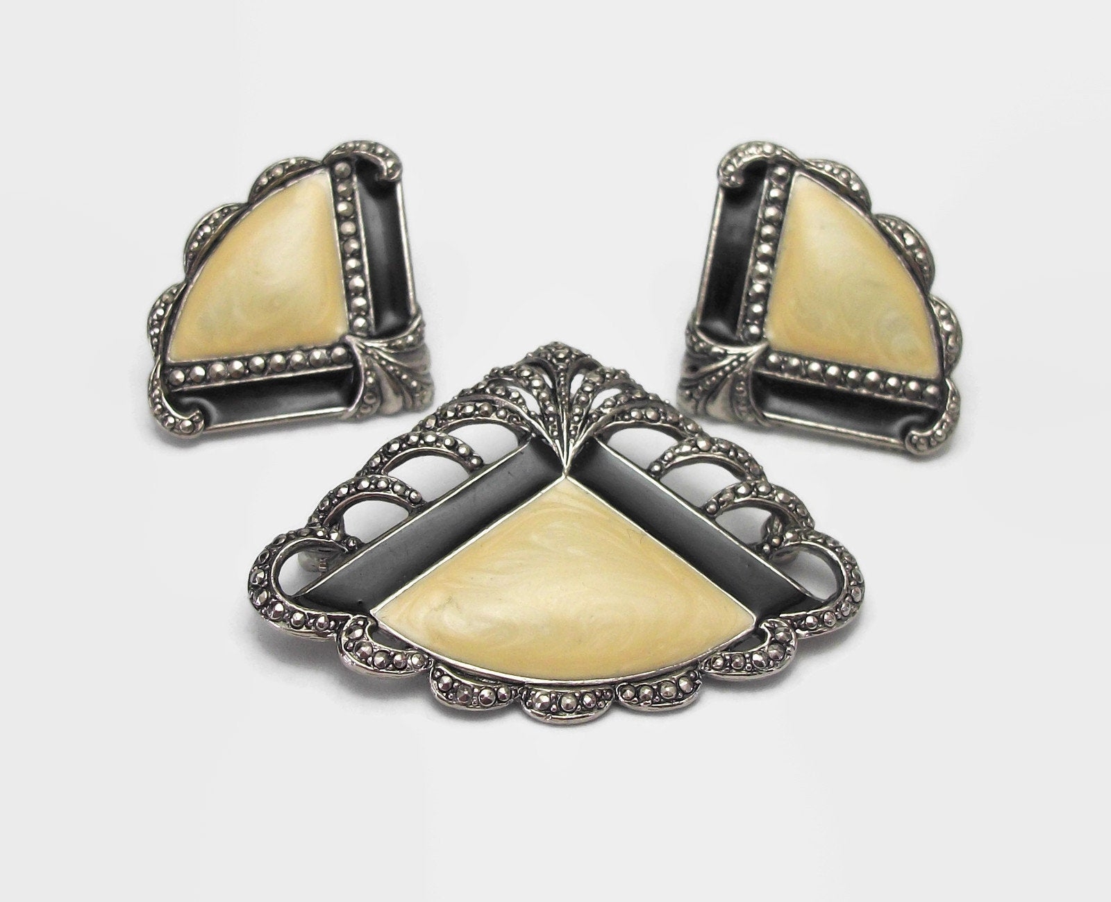 Vintage Marcasite Double Horseshoe Stud Earrings by Avon N26