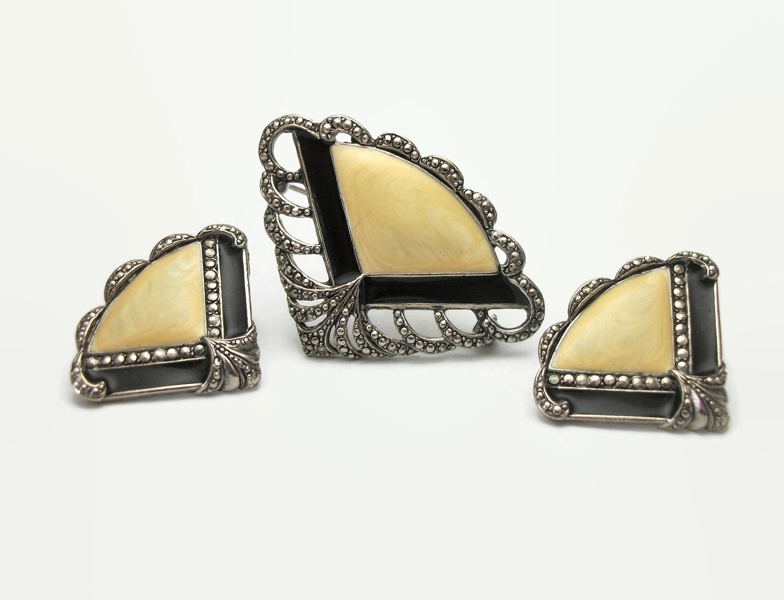 Vintage Cream Filigree Earrings