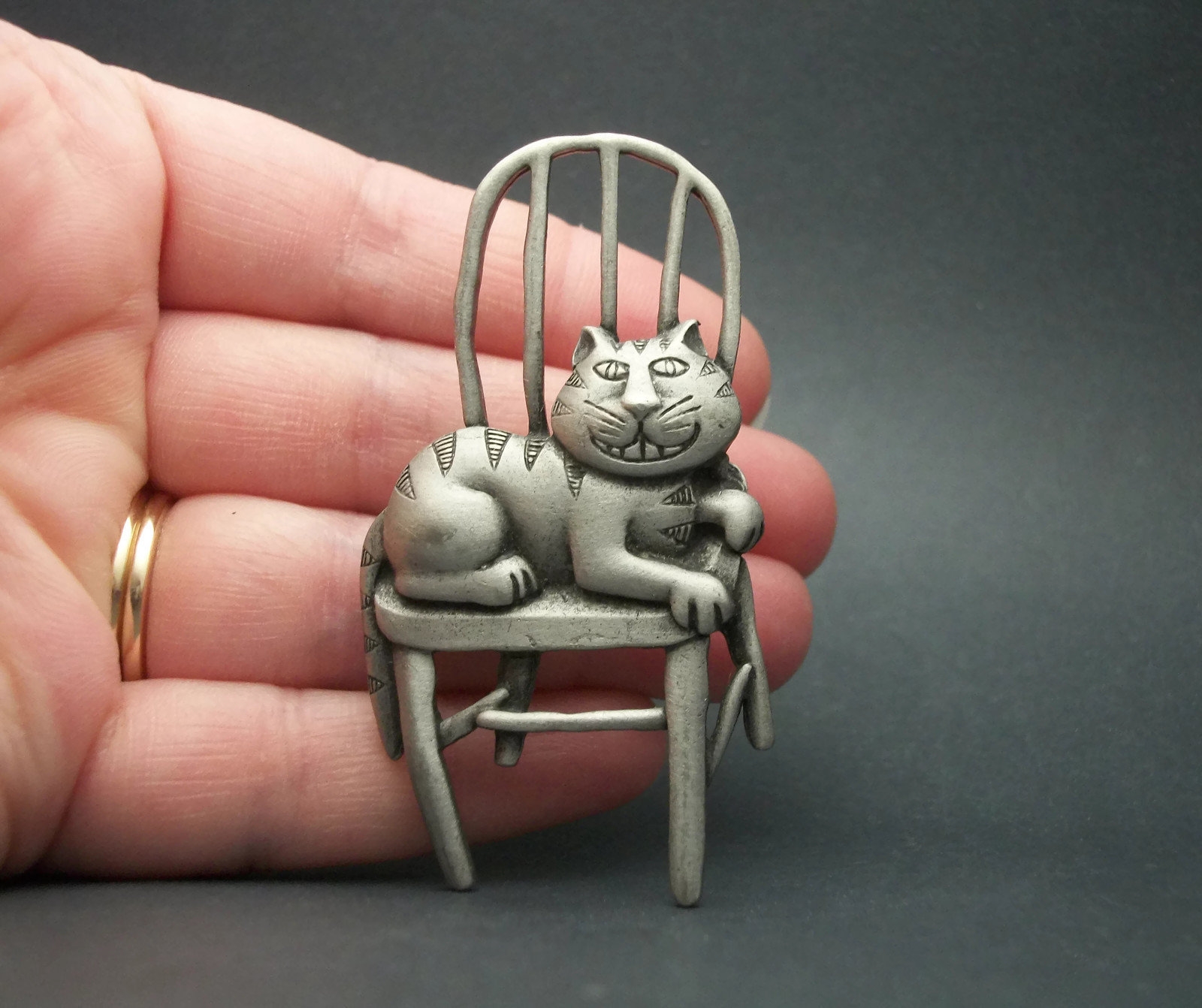 Jj cat brooch top