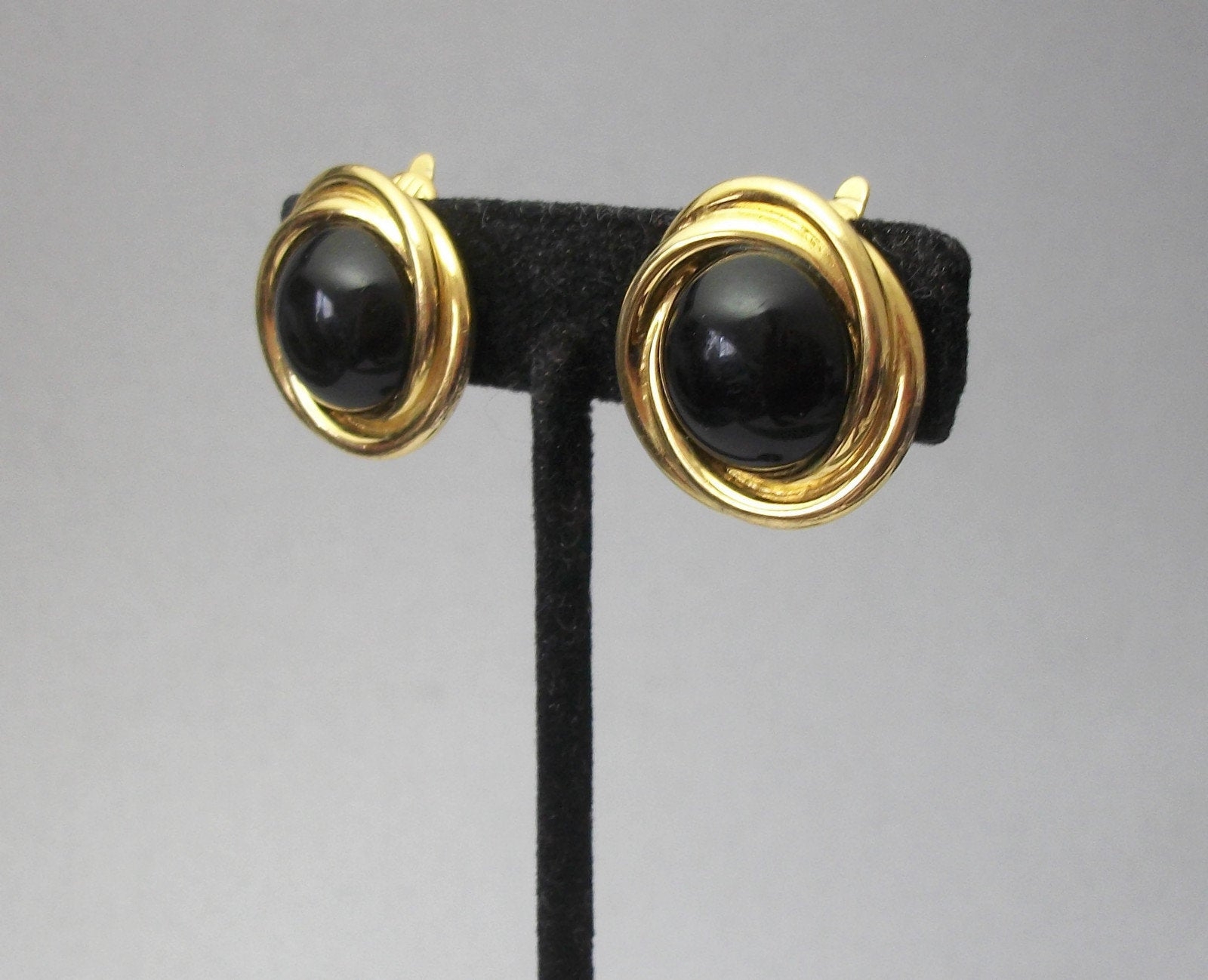 Signed TRIFARI Black and Gold Vintage Earrings Clip On
