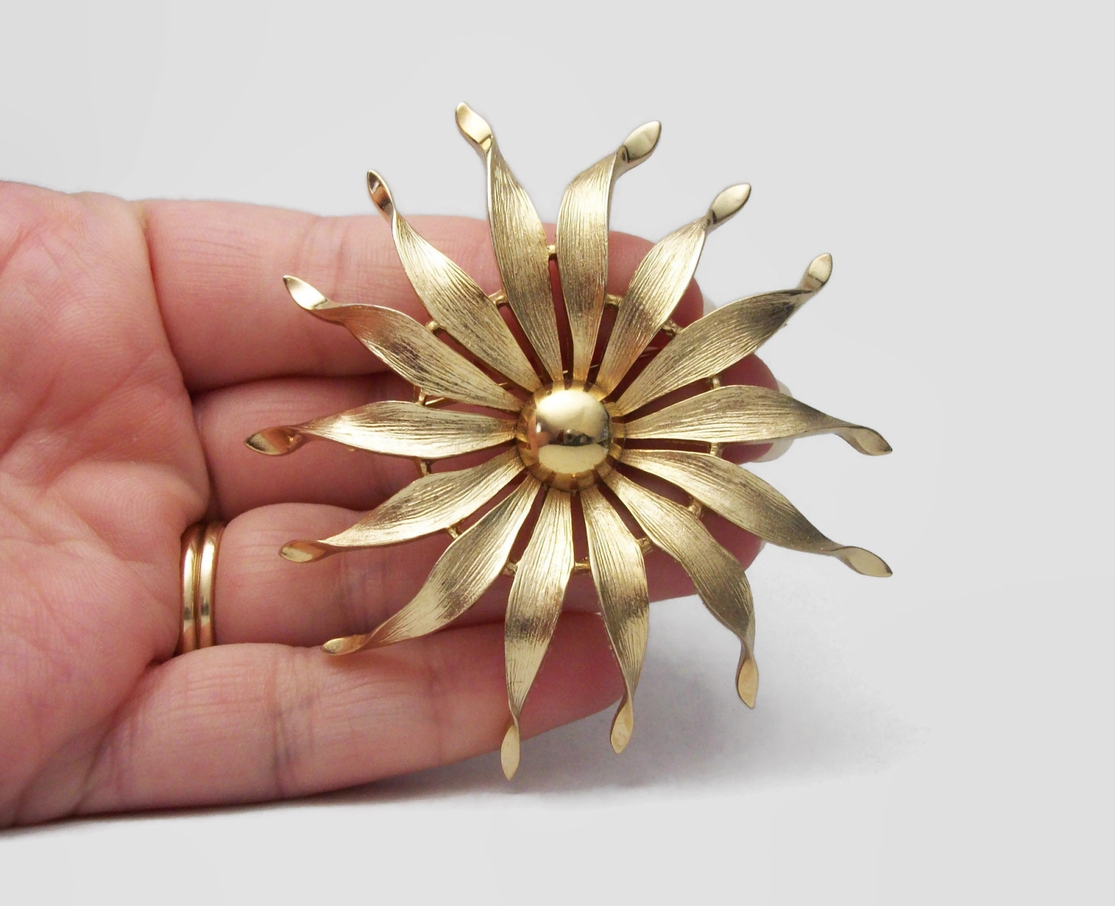 Trifari on sale pin value
