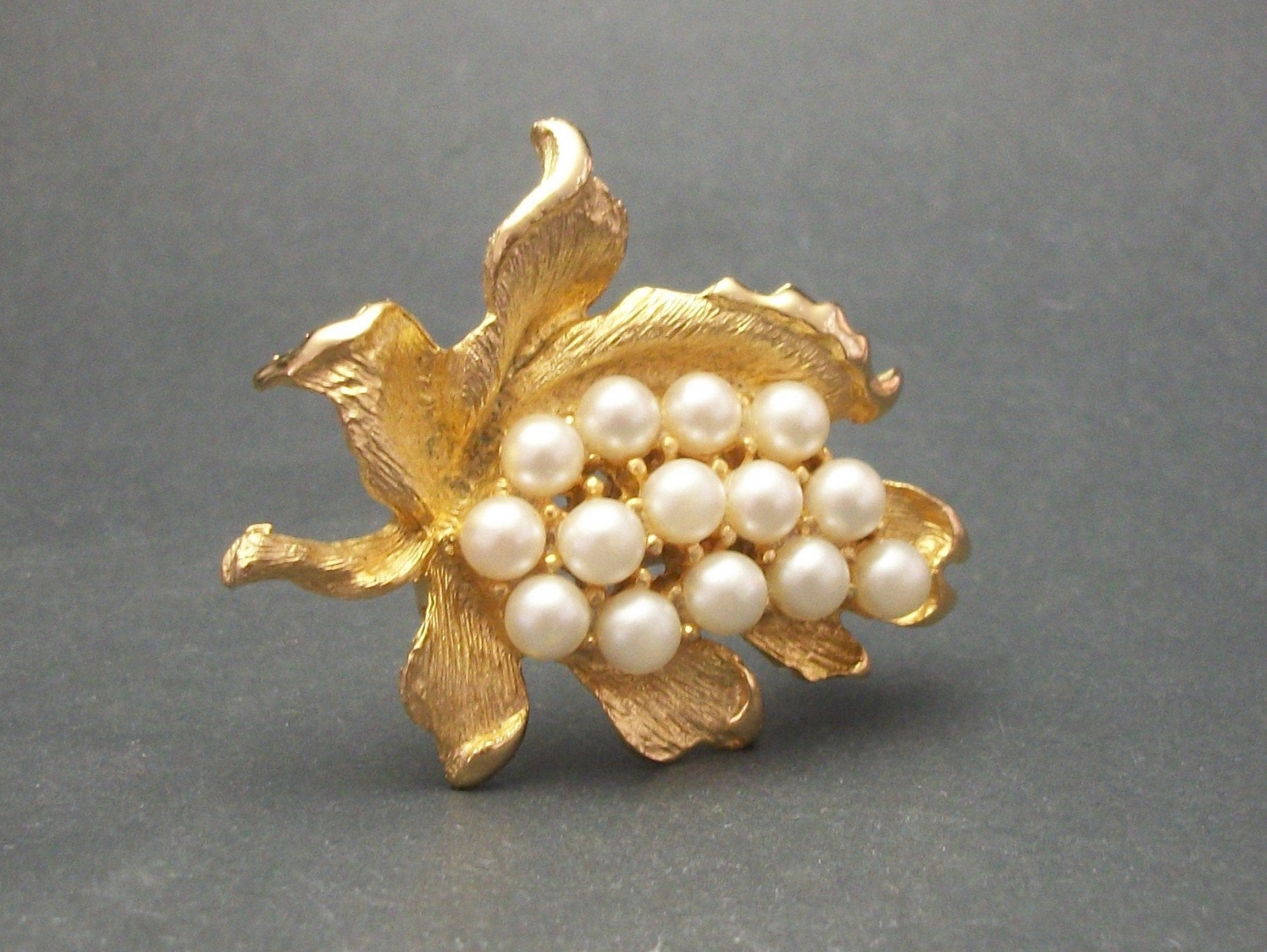 Vintage PARCO Faux Pearl Cluster Gold Textured Leafy Lily Flower Pin Brooch Leaf