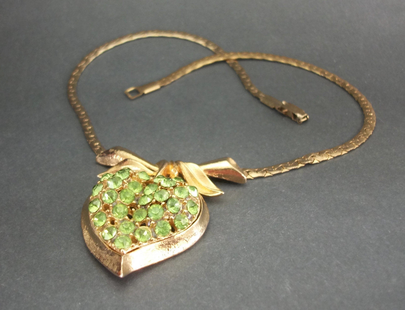 Vintage Heart Necklace Green Pave Rhinestone Gold Tone Ornate 3D Heart Shaped Leaf 15 inch