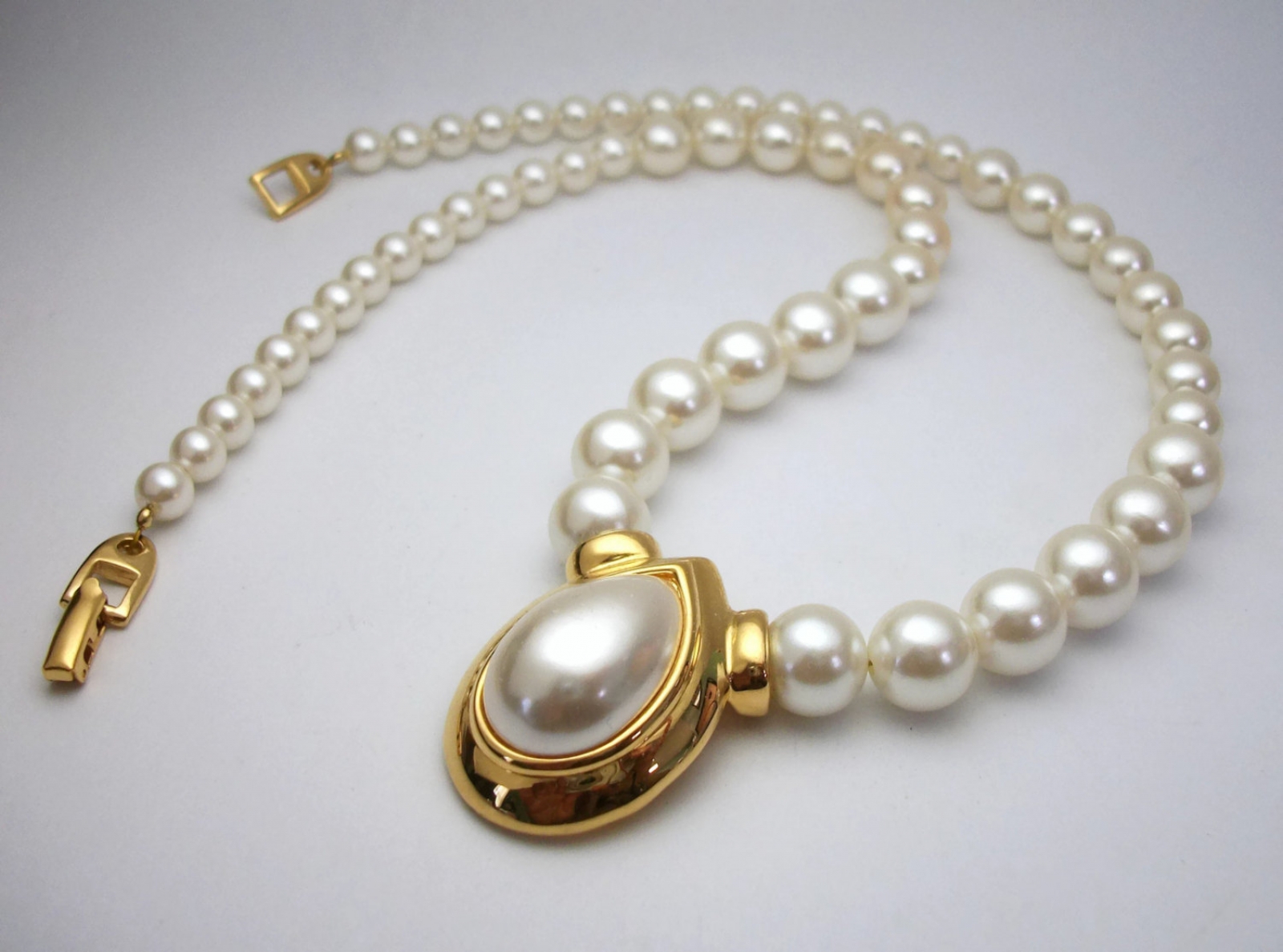 Vintage Napier Jewelry, Napier Necklace, Faux Pearl Necklace Graduated  Pearls & Teardrop Pearl Pendant 24 Inches Hinge Clip Clasp - Etsy New  Zealand