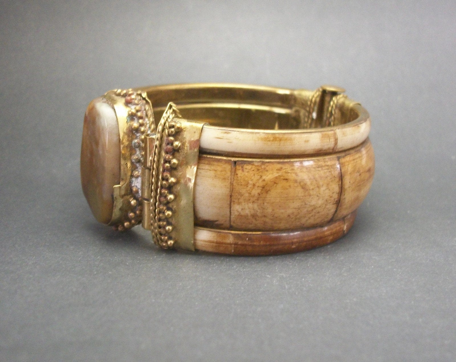 Vintage Chunky Brass and Bovine Bone Inlay Hinged Bangle Bracelet Brown