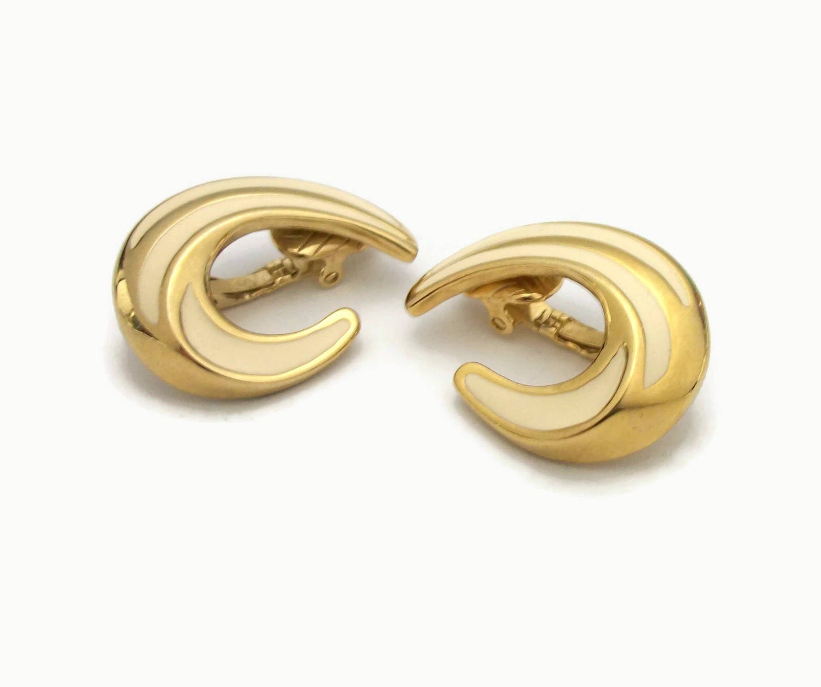Vintage Trifari Cream White Enamel and Gold Tone Clip on Earrings