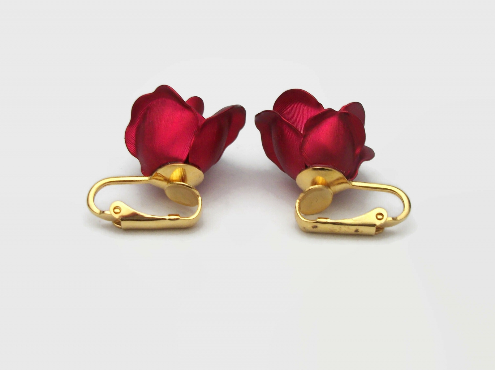 Vintage Metallic Red Rose Metal Clip on Earrings with Gold Tone Clips