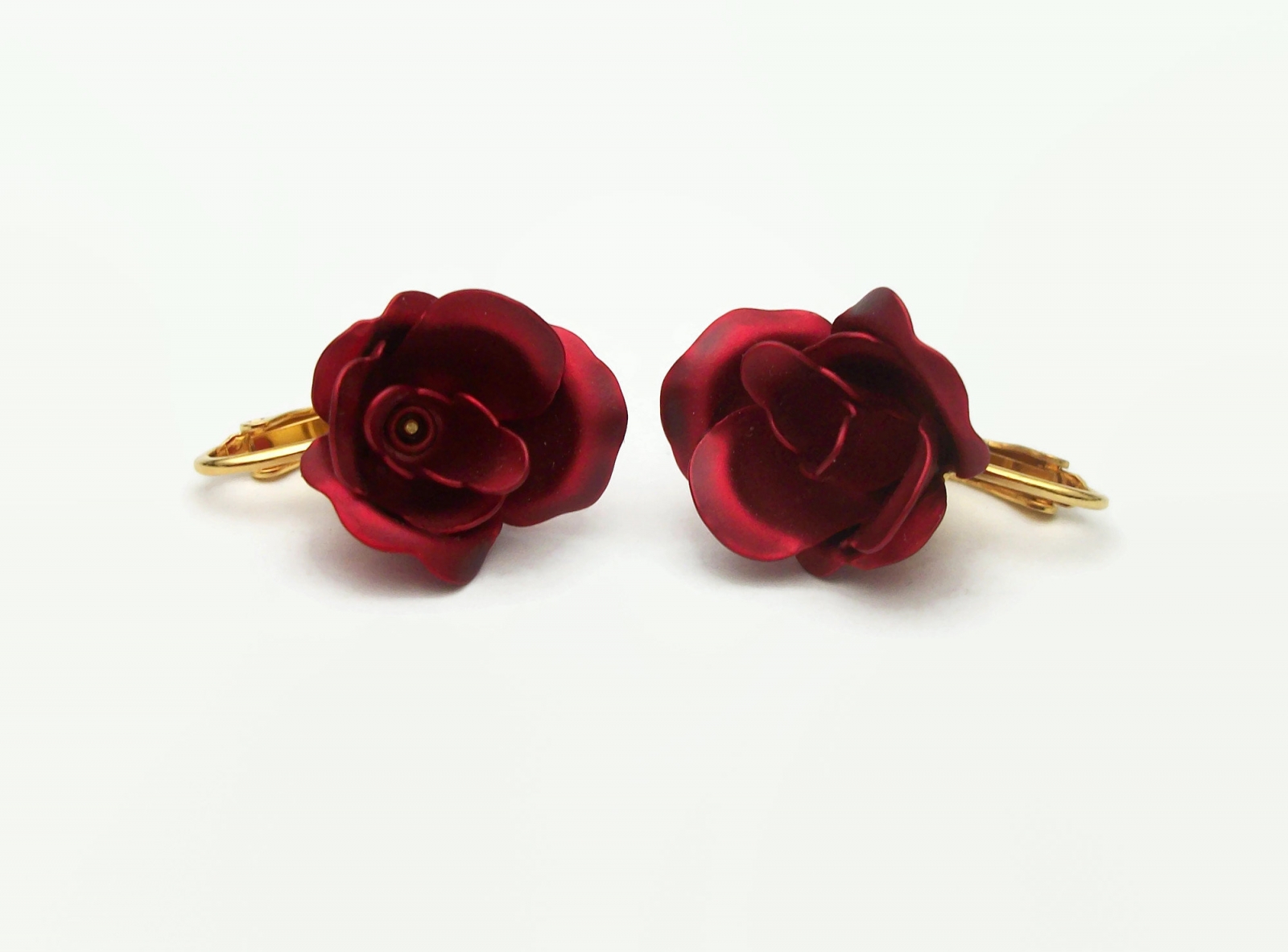 Vintage Metallic Red Rose Metal Clip on Earrings with Gold Tone Clips 3D Flower Earrings Floral