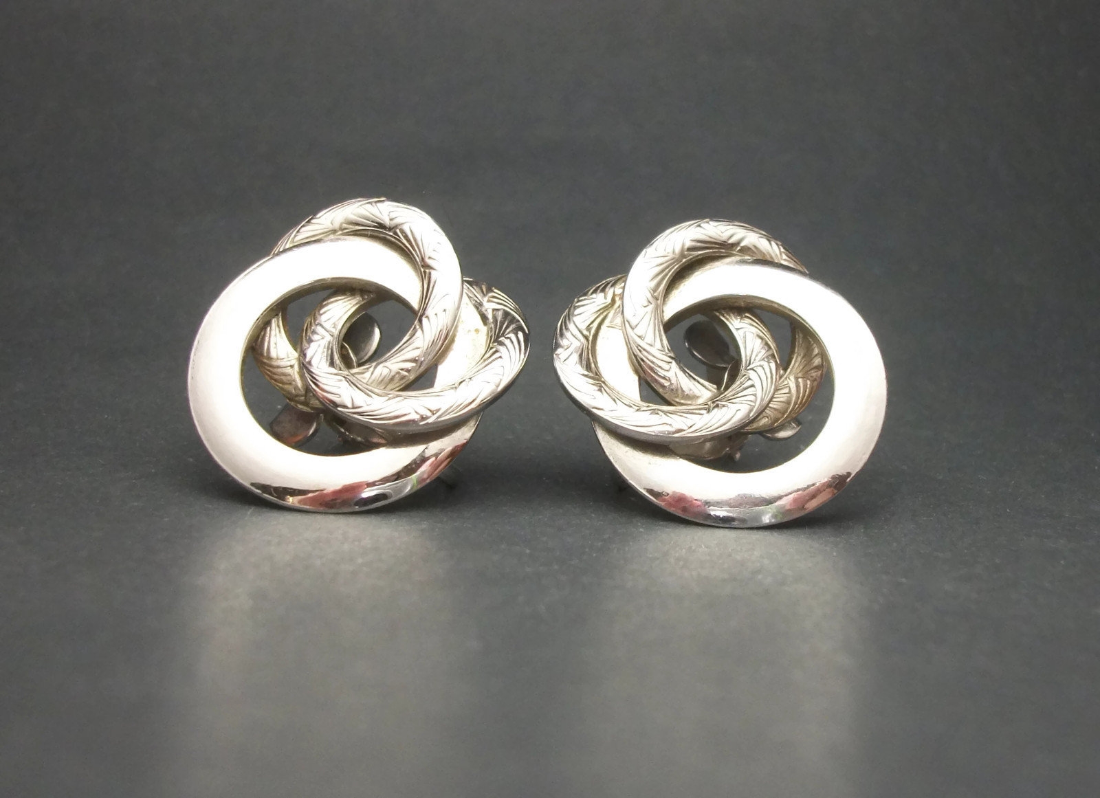 Picture of Vintage 1950s Signed Coro Silver Tone Entwined Circles Clip on Earrings ...
