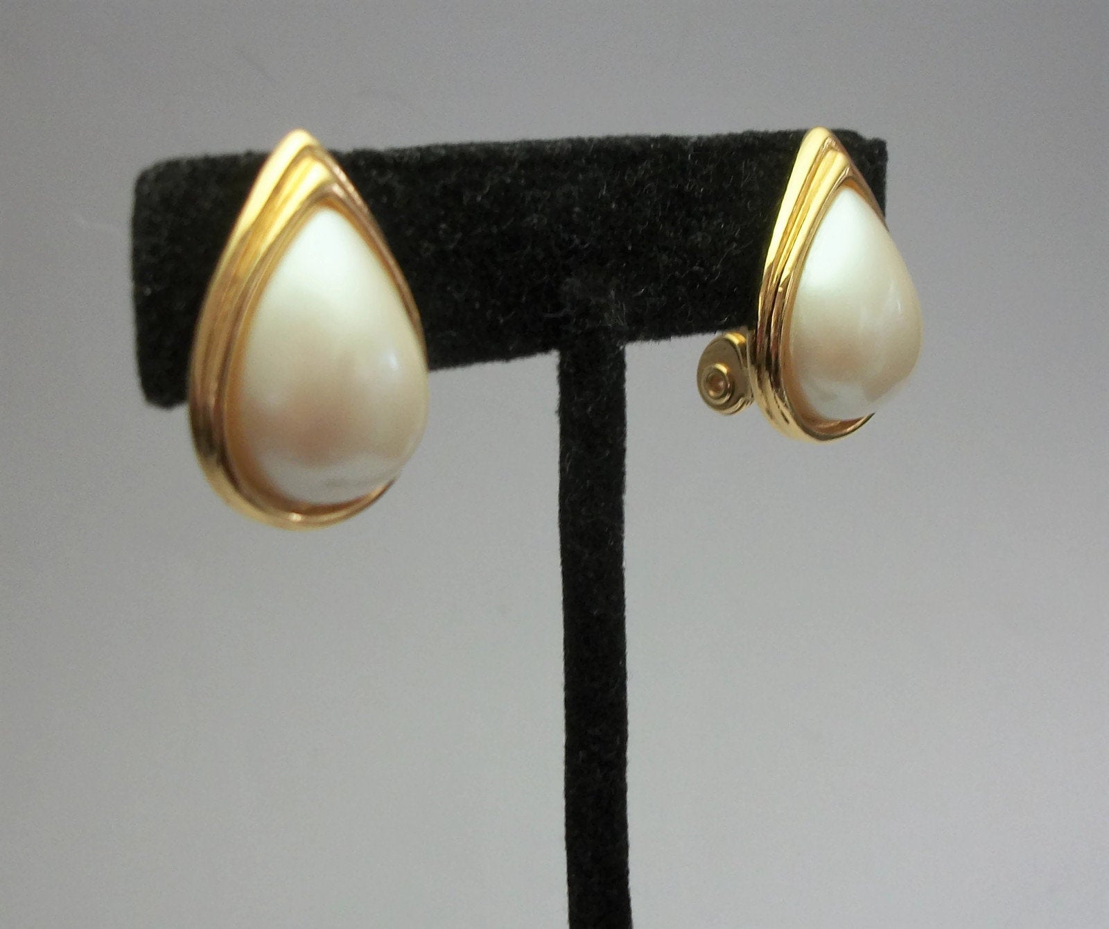 Monet pearl earrings discount