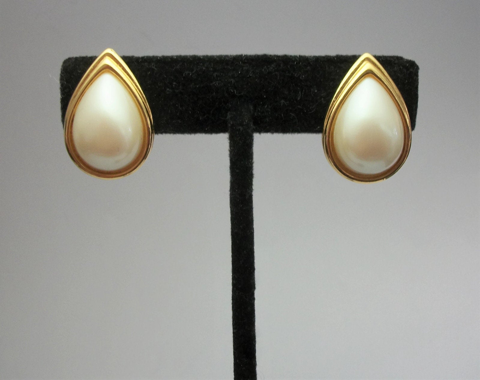 Vintage Pearl Teardrop Clip on Earrings Gold with Faux Pearl