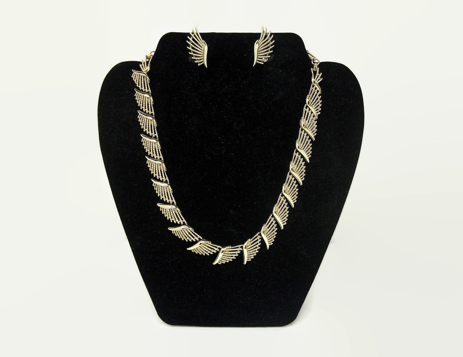 Coro gold clearance necklace