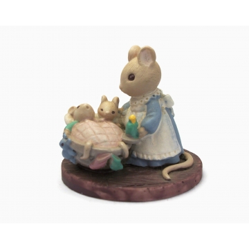 Mouse and Babies Figurine 'All Tucked In' Avon Forest Friends Collection Anthropomorphised Animals Twins