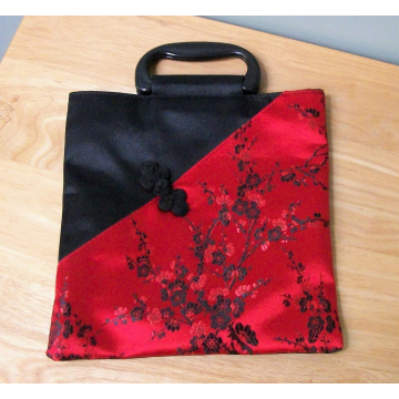 Vintage Asian Design Floral Handbag Purse Red and Black Zipper Closure Inner Pocket