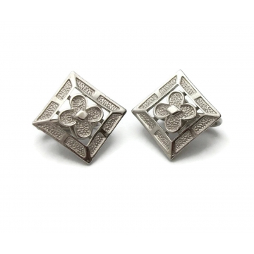 Vintage Crown Trifari Silver Tone Square Floral Clip On Earrings Trifari Signed Flower Jewelry Vintage Crown Trifari Silver Tone Square Floral Clip On Earrings Trifari Signed Flower Jewelry