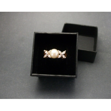 Vintage Faux Pearl Women's Ring Size 7 Gold Tone Band Clear Crystals Xs and Ox Hugs & Kisses Ring Rhinestone Flowers Floral for Woman Ladies