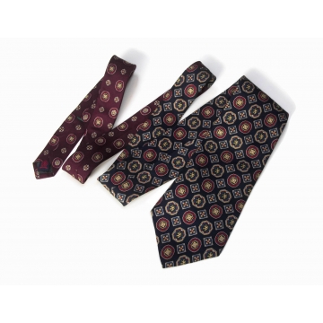 Tommy Hilfiger Patterned Silk Necktie Navy Blue Maroon Wine Red Forest Green Gold 4 inch Wide 60 Inches Long Tie for Men or Women