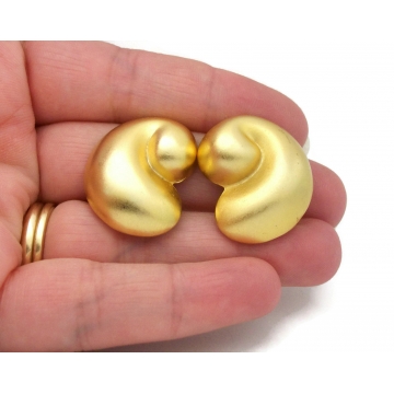 Vintage Signed TAT Gold Tone Swirl Clip On Earrings Chunky Gold Abstract Puffy Swirl Seashell Shaped Clip Earrings Vintage Jewelry