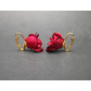Vintage Metallic Red Rose Metal Clip on Earrings with Gold Tone Clips 3D Flower Earrings Floral Jewelry