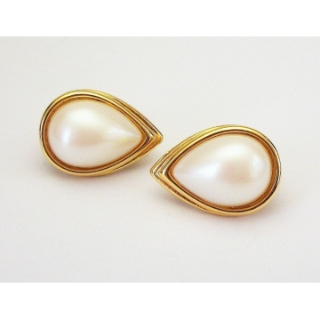 Vintage Monet Pearl Teardrop Clip on Earrings Gold with Faux Pearl Cabochon Elegant Signed Monet Jewelry Wedding Earrings