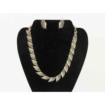 Vintage Gold Coro Choker Necklace and Clip on Earrings Set Demi Parure Wing Shaped Fringe Design 14" to 16 3/4" Necklace 1940s 1950s