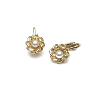 Vintage Dainty Gold Pearl Clip on Earrings Tiny Pearl Earrings Openwork Small Flower Floral Minimalist Jewelry