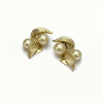 Vintage Lisner Pearl Clip on Earrings Gold Signed Lisner Jewelry